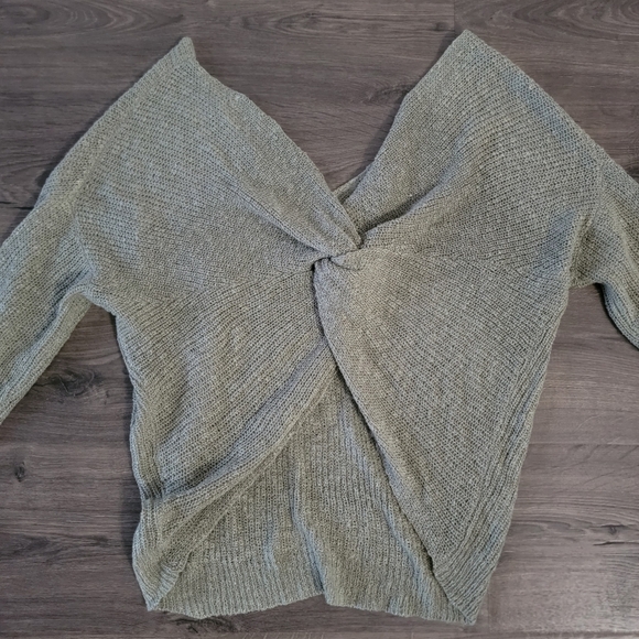 Olive green knot back sweater size L by Moon & Madison - Picture 4 of 4
